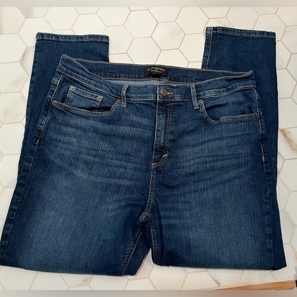 Banana Republic Womens 33/16 Girlfriend Jeans Darker Wash, soft and stretchy!